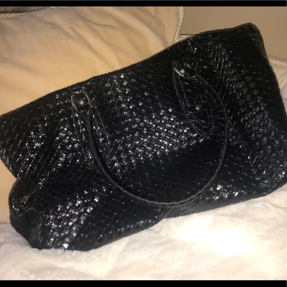 SONDRA ROBERTS TOTE!! Black faux woven leather!
